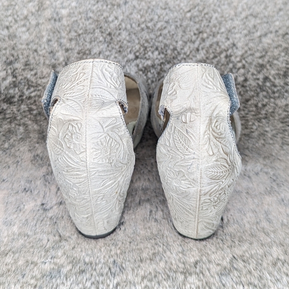 OTBT Hobart Wedge Tooled Leather Sandal Grey Women's 9 - Picture 6 of 10